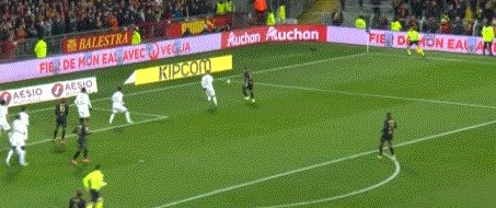 1638655627503044799.gif 欧冠高清赛事平台-【法甲】梅西中柱 姆巴佩替补补时助攻 巴黎客场平
