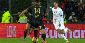 1638655594401017868.gif 欧冠高清赛事平台-【法甲】梅西中柱 姆巴佩替补补时助攻 巴黎客场平